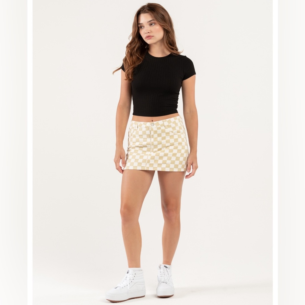 NWT Tilly’s mini skirt - Picture 4 of 9